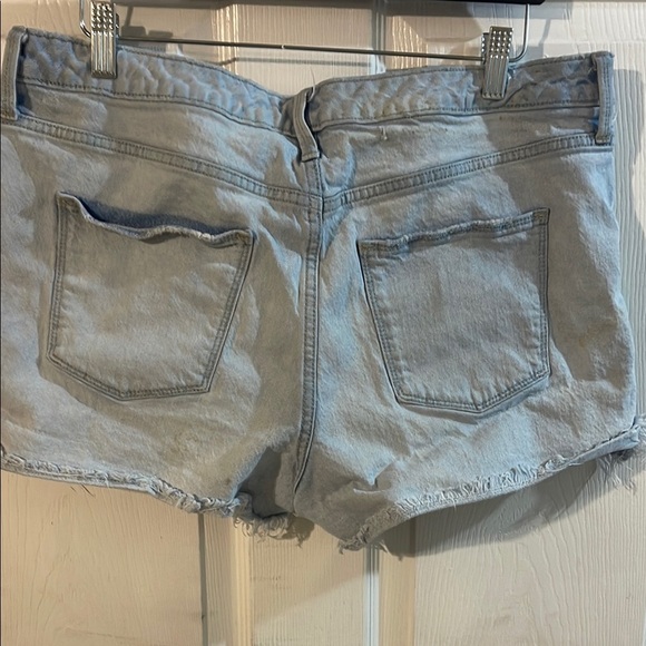 Universal Thread Light Wash Jean Shorts - Picture 4 of 7